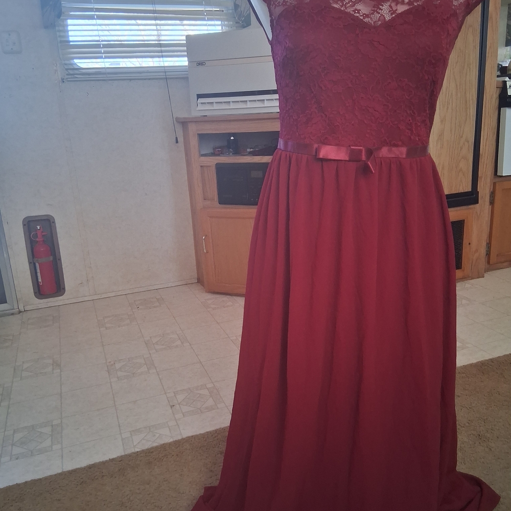 Elegant Red Lace Evening Gown Rephyllis